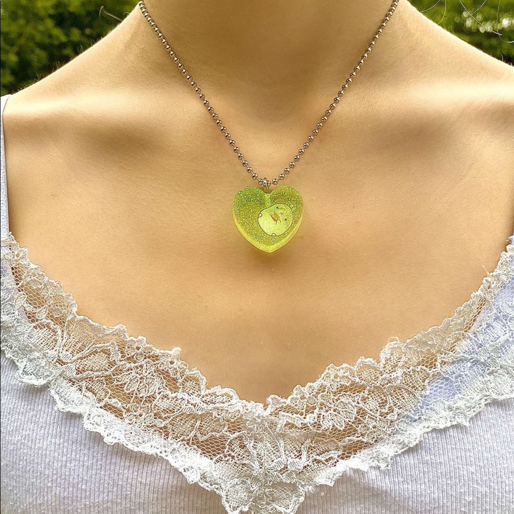 💚GREEN RESIN HEART NECKLACE💚